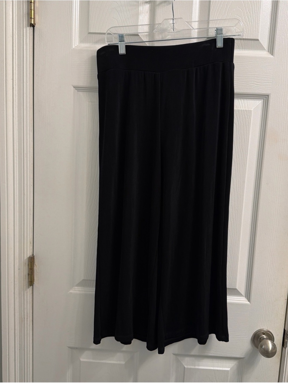 Chico's Travelers capris Sz 1 Women Black wide Leg Slinky Knit Pull On